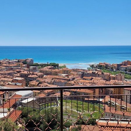 Thekeystudio, La Casa Del Mare Azzurro With Seaview Вентимилья Экстерьер фото