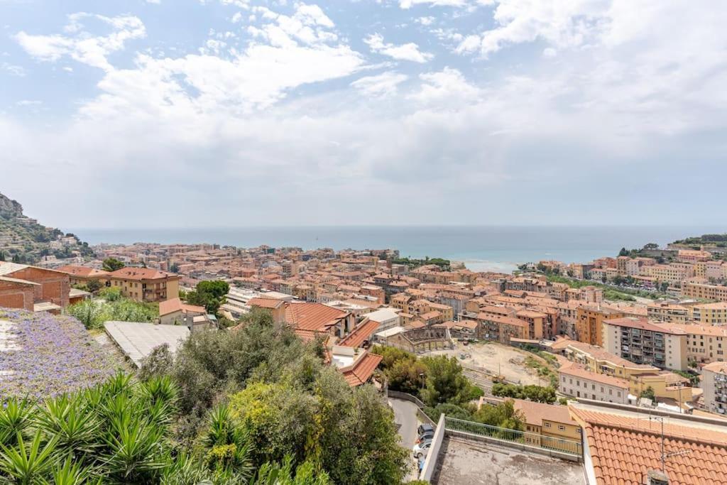 Thekeystudio, La Casa Del Mare Azzurro With Seaview Вентимилья Экстерьер фото