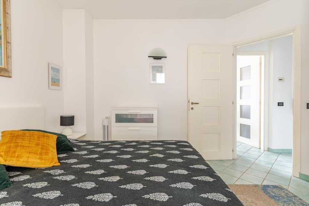 Thekeystudio, La Casa Del Mare Azzurro With Seaview Вентимилья Экстерьер фото
