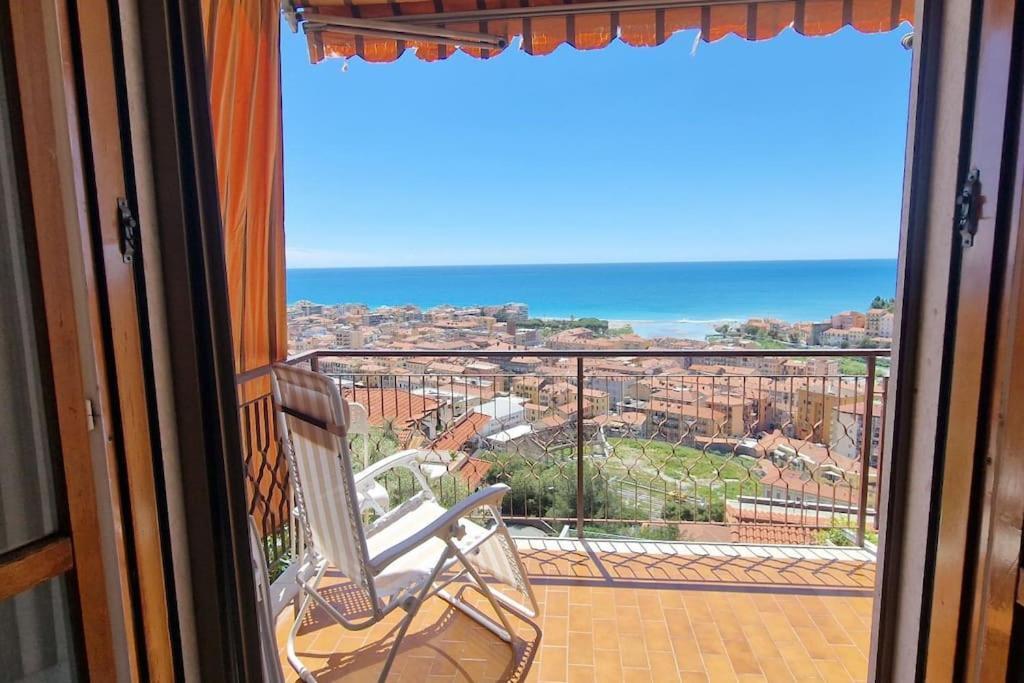 Thekeystudio, La Casa Del Mare Azzurro With Seaview Вентимилья Экстерьер фото