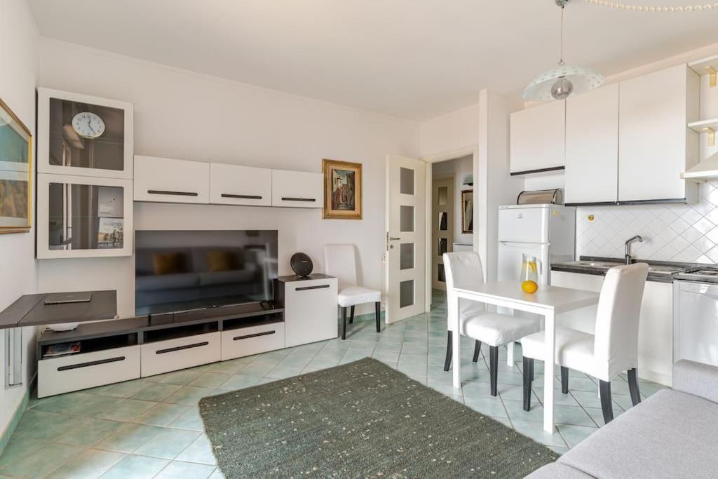 Thekeystudio, La Casa Del Mare Azzurro With Seaview Вентимилья Экстерьер фото