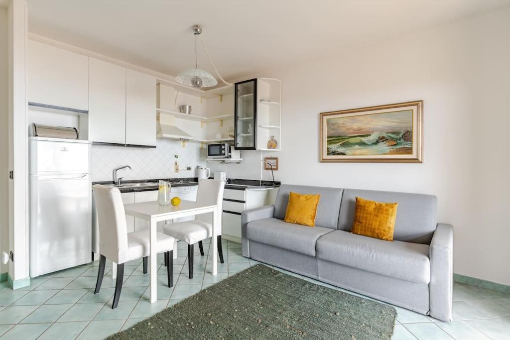Thekeystudio, La Casa Del Mare Azzurro With Seaview Вентимилья Экстерьер фото