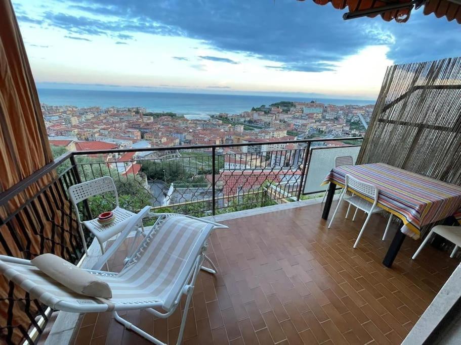 Thekeystudio, La Casa Del Mare Azzurro With Seaview Вентимилья Экстерьер фото